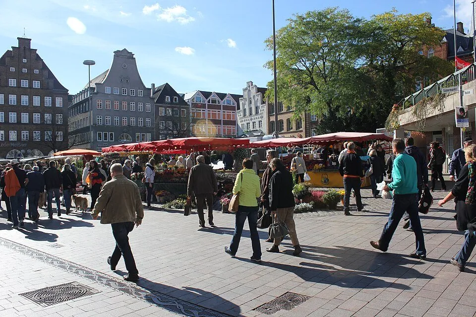 Wochenmarkt und Rote Straße