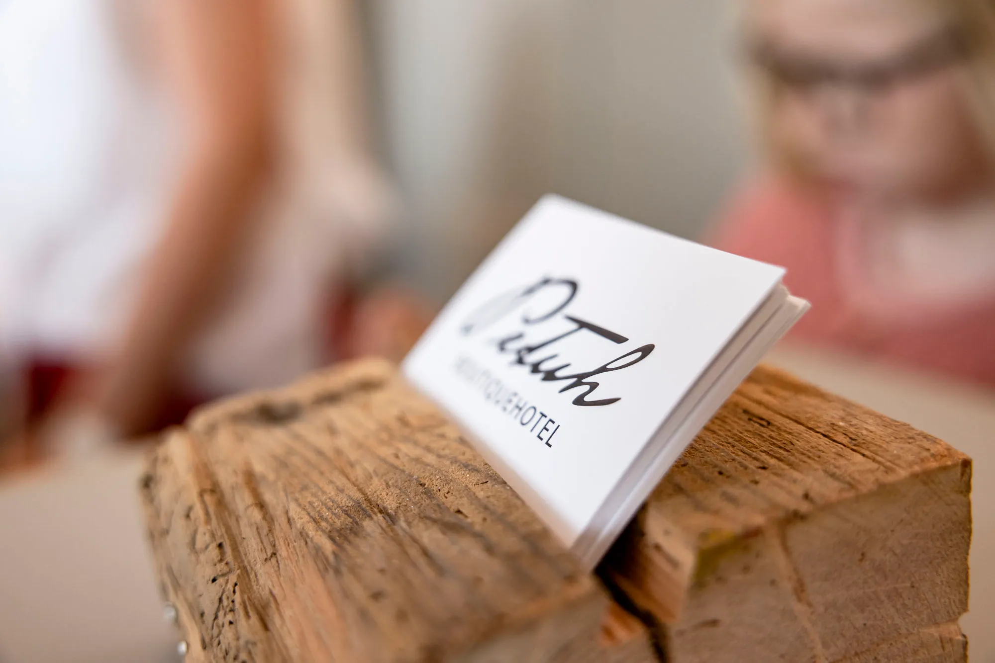 Herbs on a lit wooden shelf in the Klönschnackstube